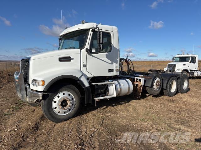 Volvo VHD 中古トラクターヘッド | トレーラーヘッド