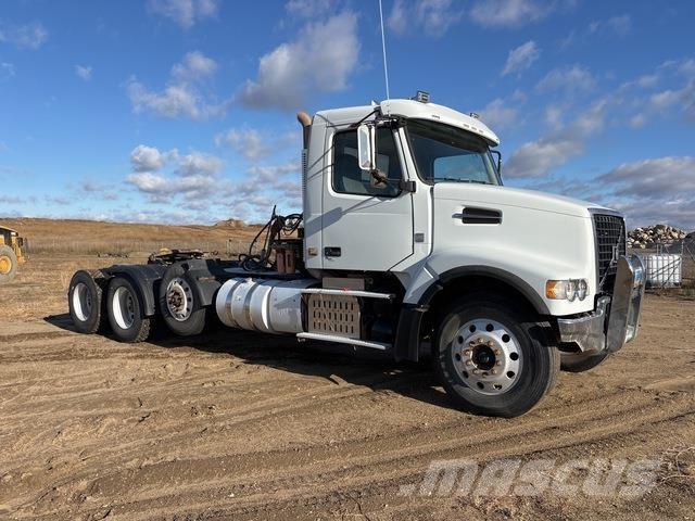 Volvo VHD 中古トラクターヘッド | トレーラーヘッド