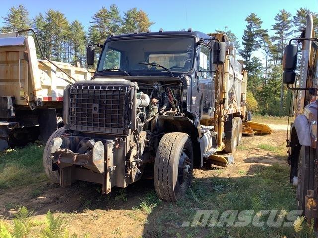 Volvo VHD スノーブレードとプラウ