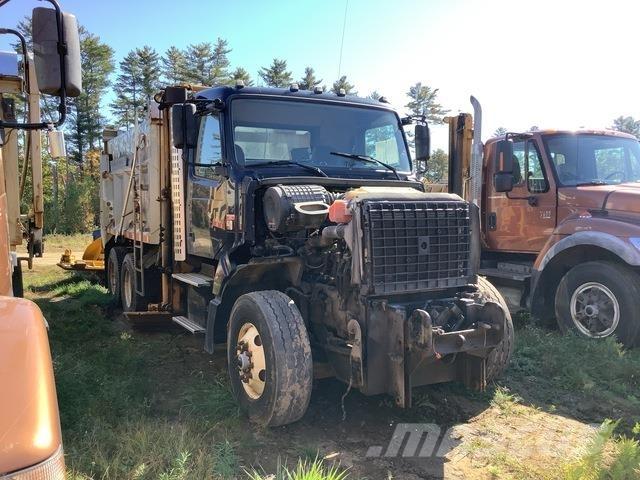 Volvo VHD スノーブレードとプラウ