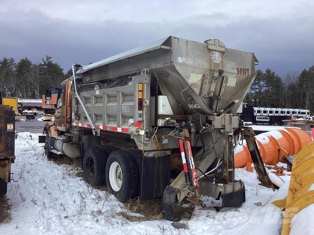 Volvo VHD スノーブレードとプラウ