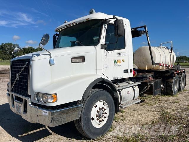 Volvo VHD64 スキップローダートラック