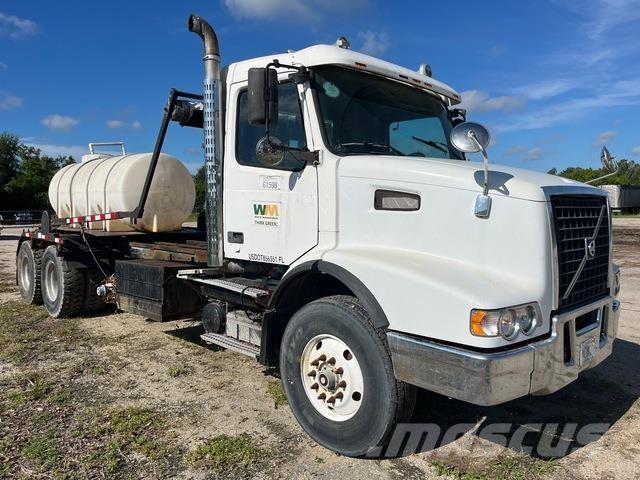 Volvo VHD64 スキップローダートラック