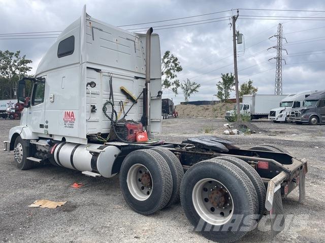 Volvo VLN670 中古トラクターヘッド | トレーラーヘッド