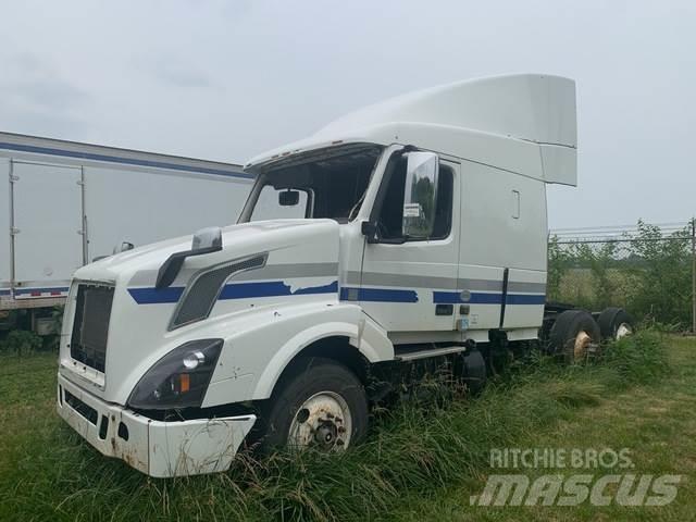 Volvo VN 中古トラクターヘッド | トレーラーヘッド