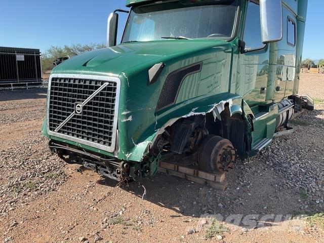 Volvo VN 中古トラクターヘッド | トレーラーヘッド