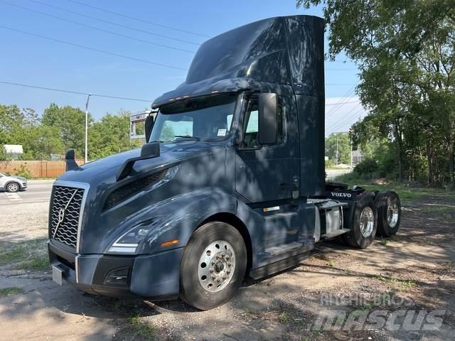 Volvo VNL 中古トラクターヘッド | トレーラーヘッド