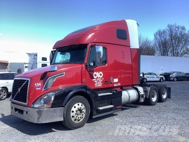 Volvo VNL 中古トラクターヘッド | トレーラーヘッド