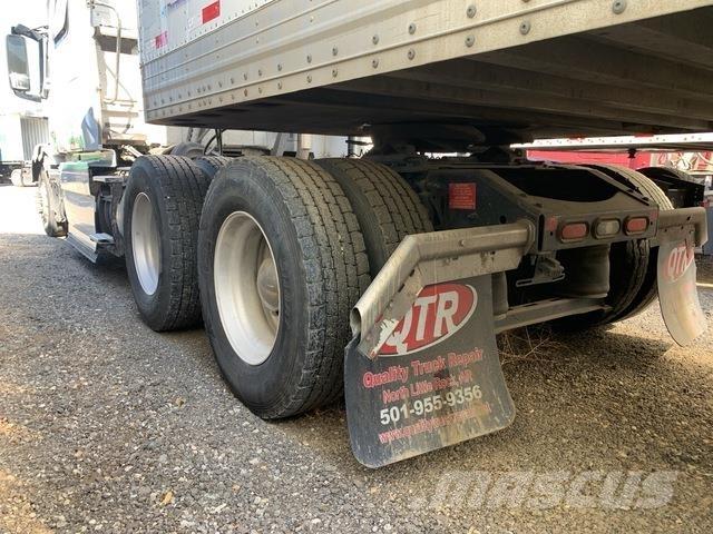 Volvo VNL 中古トラクターヘッド | トレーラーヘッド