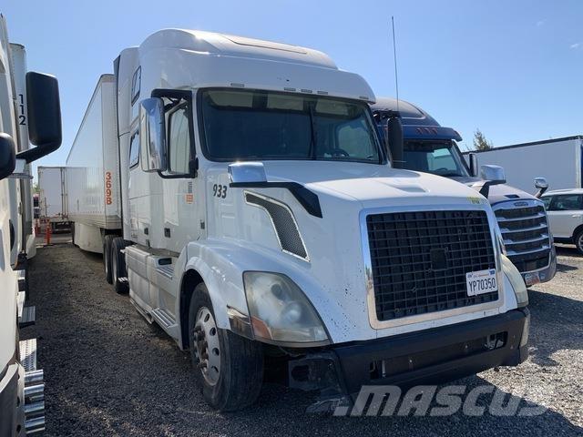 Volvo VNL 中古トラクターヘッド | トレーラーヘッド