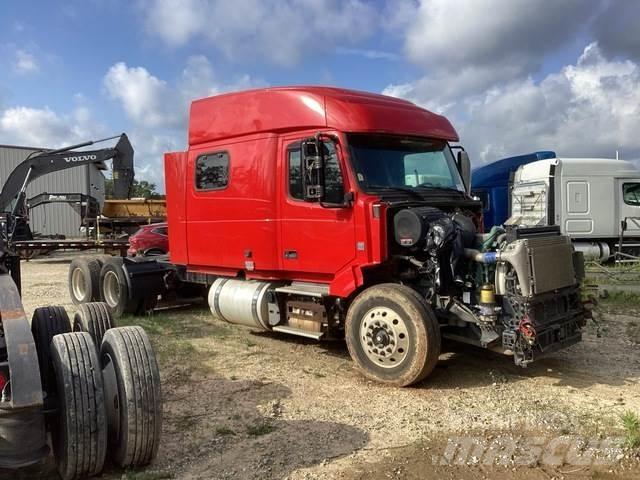Volvo VNL 中古トラクターヘッド | トレーラーヘッド