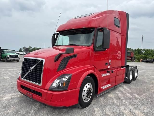 Volvo VNL 中古トラクターヘッド | トレーラーヘッド