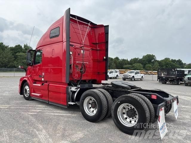 Volvo VNL 中古トラクターヘッド | トレーラーヘッド