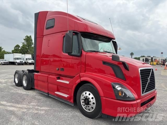 Volvo VNL 中古トラクターヘッド | トレーラーヘッド