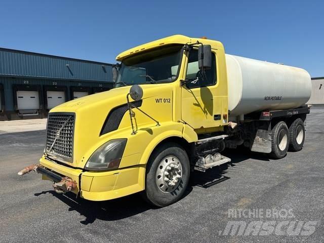 Volvo VNL 給水車