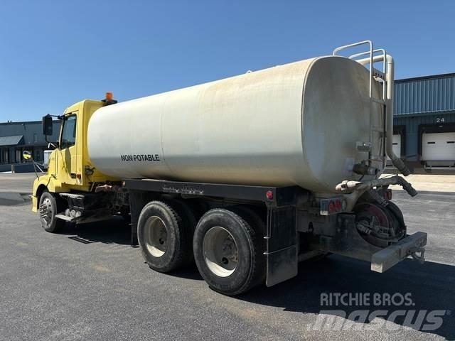 Volvo VNL 給水車