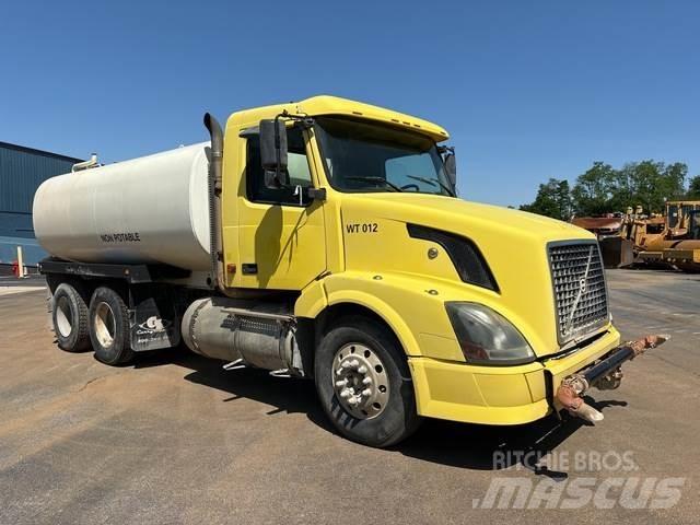 Volvo VNL 給水車