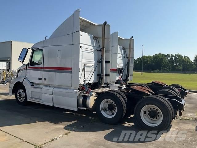 Volvo VNL 中古トラクターヘッド | トレーラーヘッド