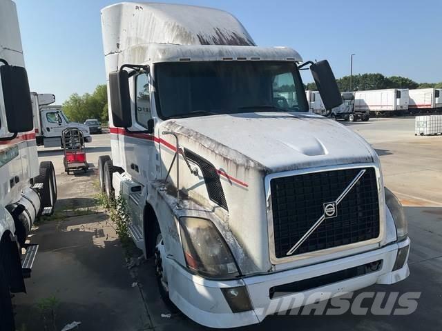 Volvo VNL 中古トラクターヘッド | トレーラーヘッド