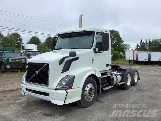Volvo VNL 中古トラクターヘッド | トレーラーヘッド