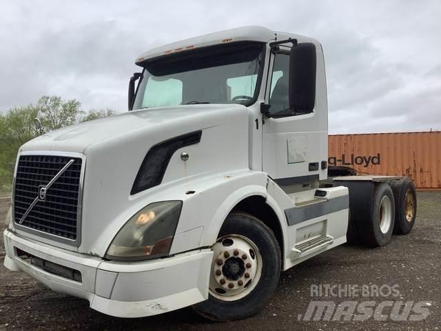 Volvo VNL 中古トラクターヘッド | トレーラーヘッド