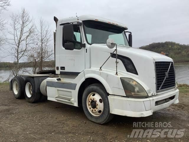 Volvo VNL 中古トラクターヘッド | トレーラーヘッド