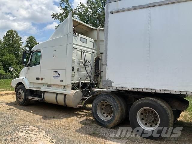Volvo VNL 中古トラクターヘッド | トレーラーヘッド