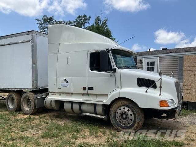 Volvo VNL 中古トラクターヘッド | トレーラーヘッド
