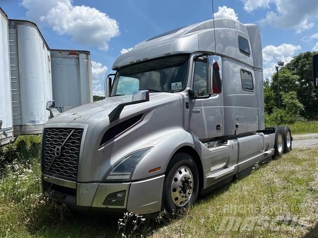 Volvo VNL 中古トラクターヘッド | トレーラーヘッド