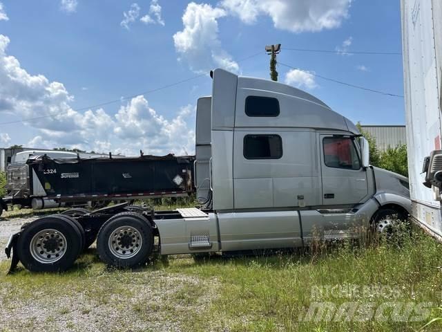 Volvo VNL 中古トラクターヘッド | トレーラーヘッド