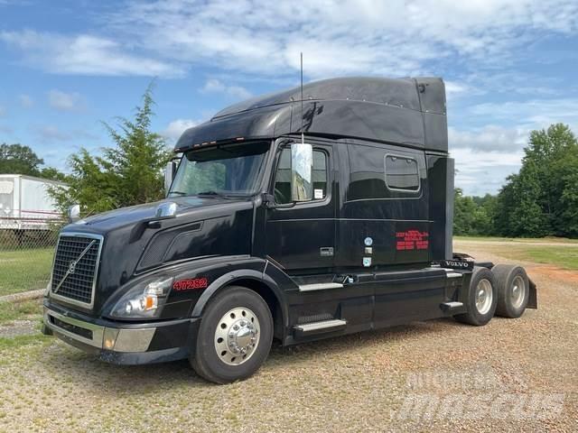 Volvo VNL 中古トラクターヘッド | トレーラーヘッド