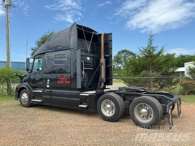 Volvo VNL 中古トラクターヘッド | トレーラーヘッド
