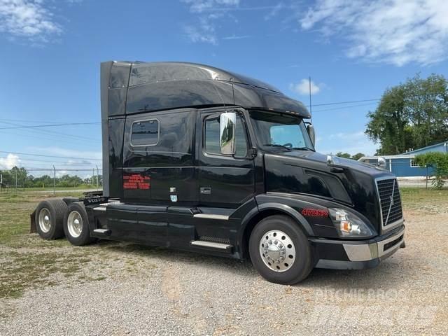 Volvo VNL 中古トラクターヘッド | トレーラーヘッド