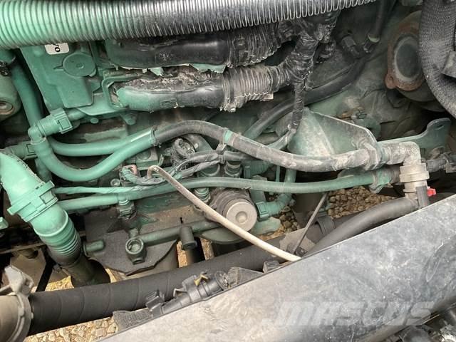 Volvo VNL 中古トラクターヘッド | トレーラーヘッド