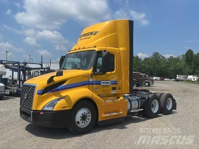 Volvo VNL 中古トラクターヘッド | トレーラーヘッド