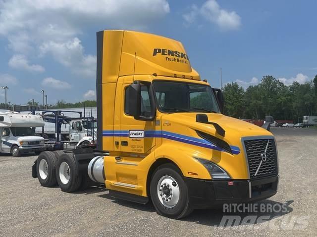Volvo VNL 中古トラクターヘッド | トレーラーヘッド