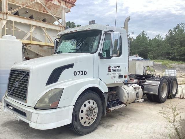 Volvo VNL 中古トラクターヘッド | トレーラーヘッド