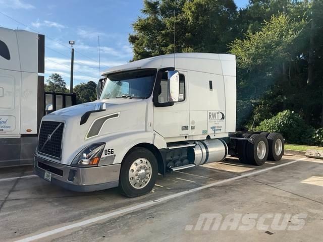 Volvo VNL 中古トラクターヘッド | トレーラーヘッド