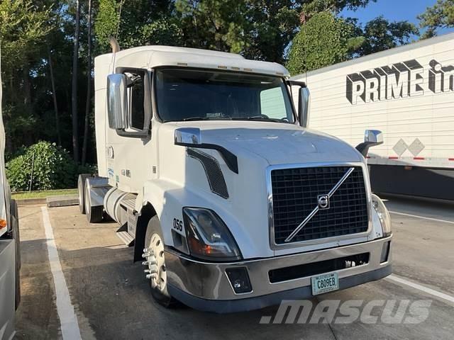 Volvo VNL 中古トラクターヘッド | トレーラーヘッド