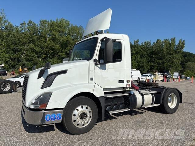 Volvo VNL 中古トラクターヘッド | トレーラーヘッド