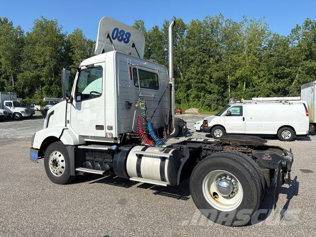Volvo VNL 中古トラクターヘッド | トレーラーヘッド