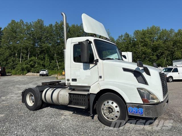 Volvo VNL 中古トラクターヘッド | トレーラーヘッド