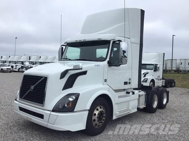 Volvo VNL 中古トラクターヘッド | トレーラーヘッド