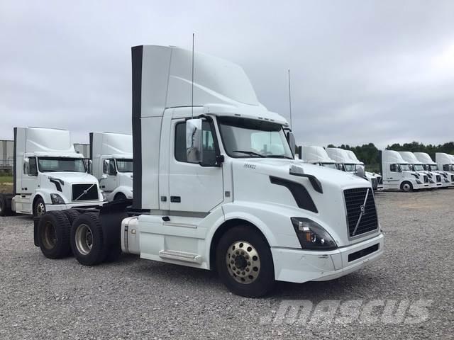 Volvo VNL 中古トラクターヘッド | トレーラーヘッド