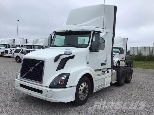 Volvo VNL 中古トラクターヘッド | トレーラーヘッド