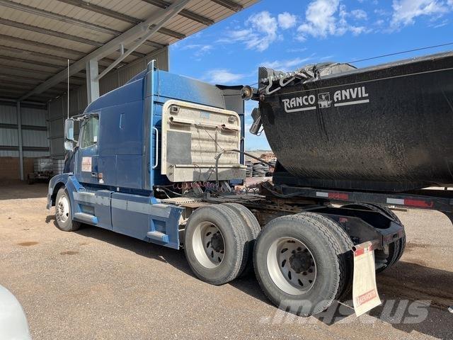 Volvo VNL 中古トラクターヘッド | トレーラーヘッド