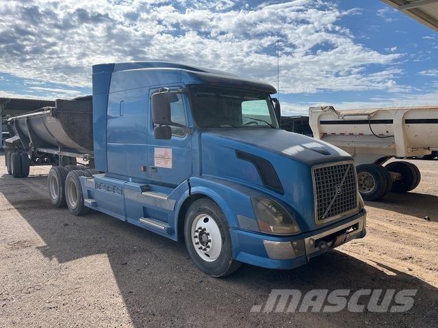 Volvo VNL 中古トラクターヘッド | トレーラーヘッド