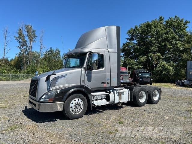 Volvo VNL 中古トラクターヘッド | トレーラーヘッド