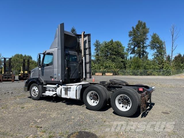 Volvo VNL 中古トラクターヘッド | トレーラーヘッド