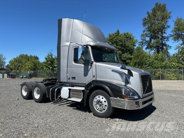 Volvo VNL 中古トラクターヘッド | トレーラーヘッド